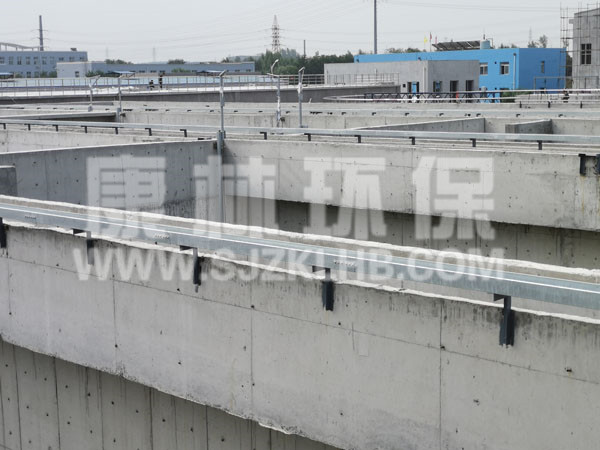 遼寧鞍山污水廠管式曝氣器安裝現(xiàn)場