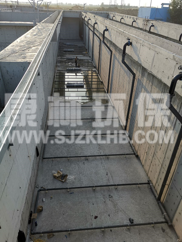 遼寧鞍山污水廠管式曝氣器安裝現(xiàn)場