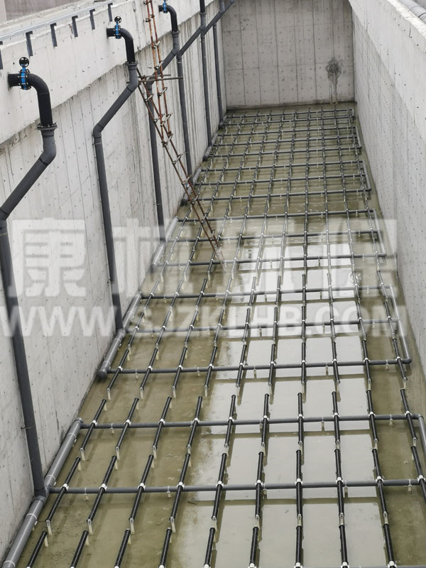 遼寧鞍山污水廠管式曝氣器安裝現(xiàn)場